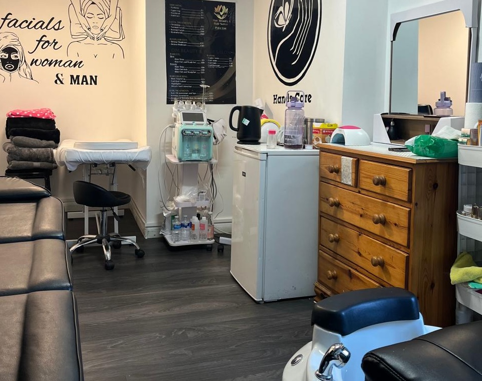 Om Beauty and Hair Salon Aldershot